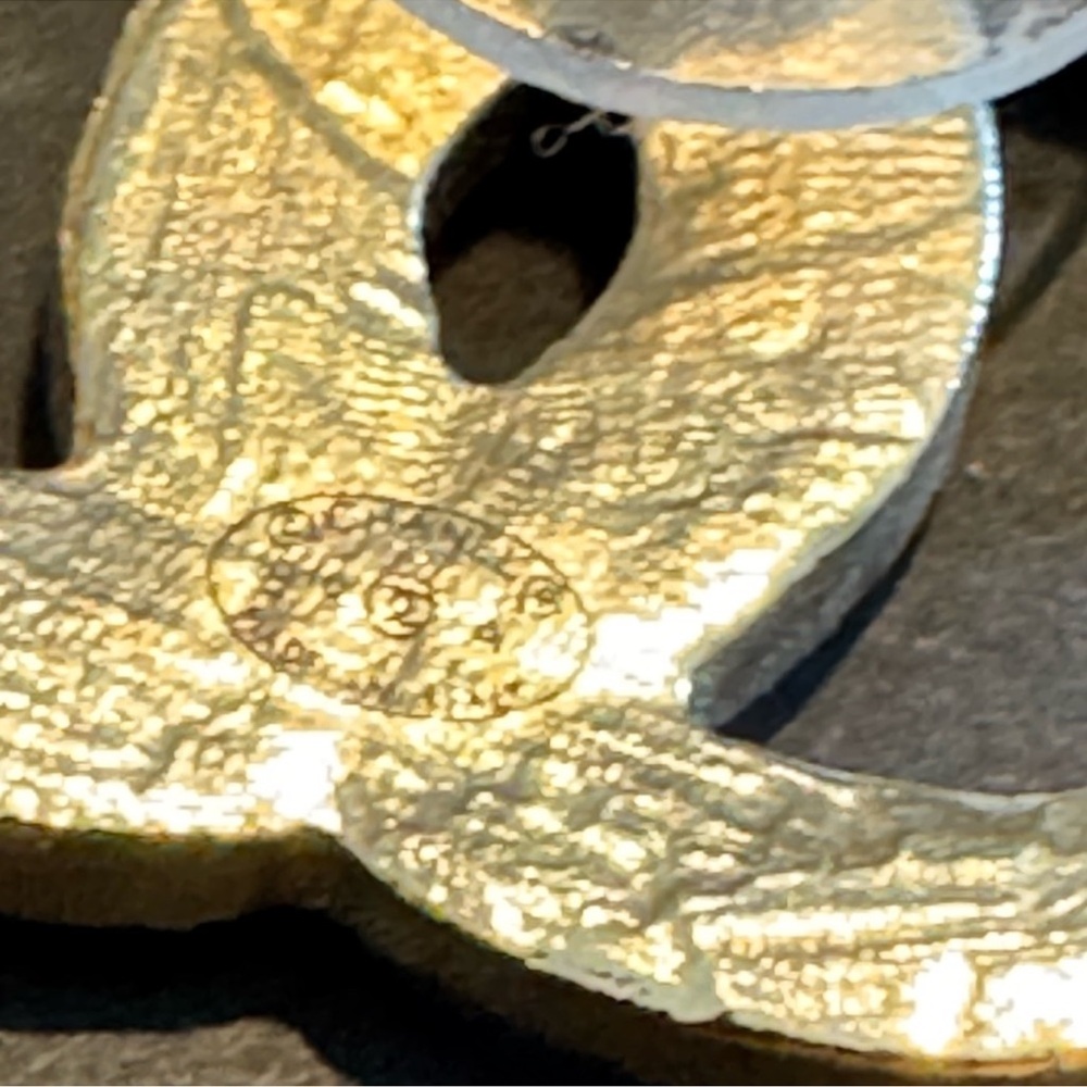 RARE CHANEL 2019 Egyptian Nile Stud Gold Runway Earrings - Picture 7 of 8